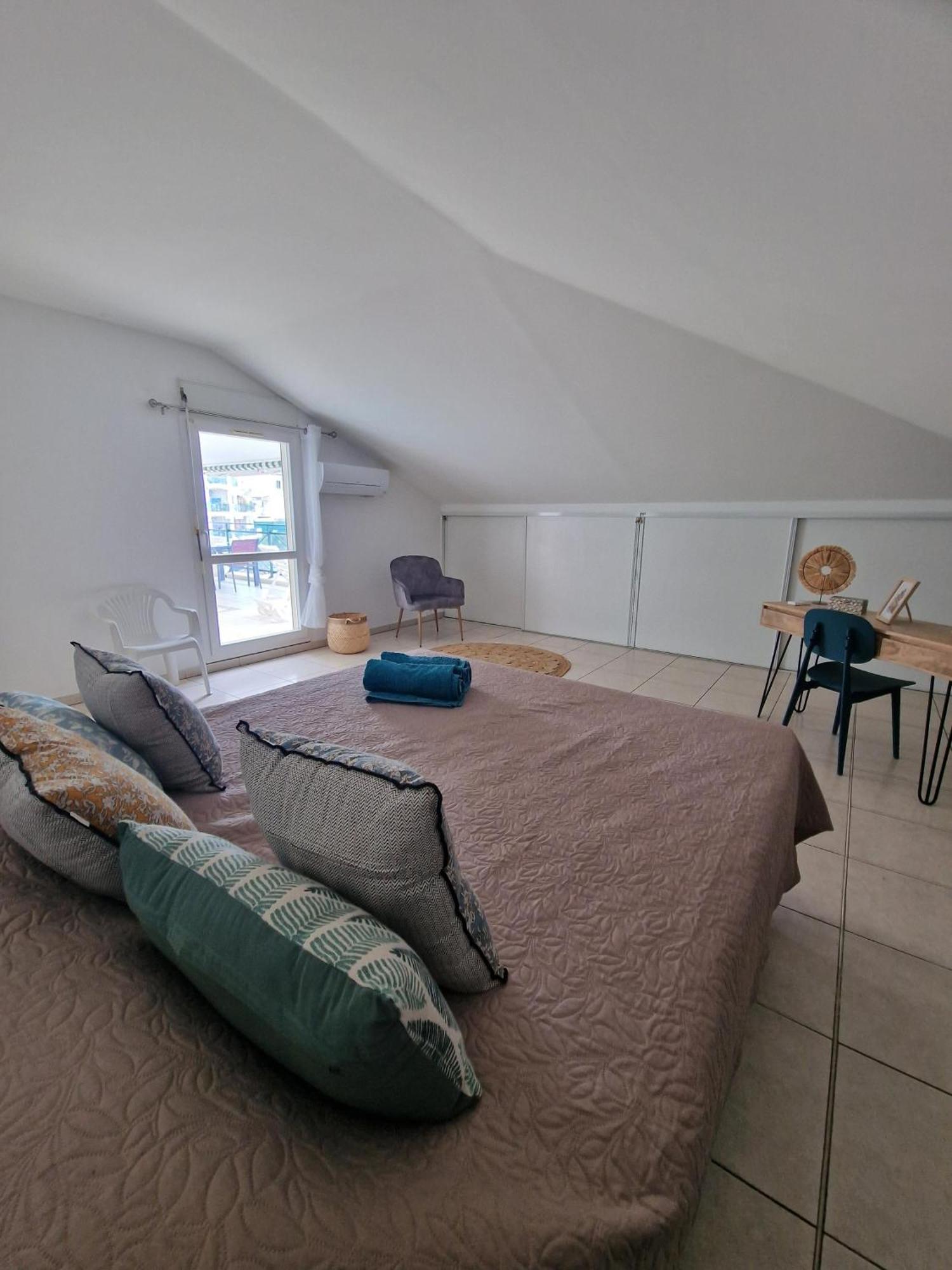 Appartement Villa Sur Le Toit, Vue Mer Saint-Gilles-les Bains Exterior foto